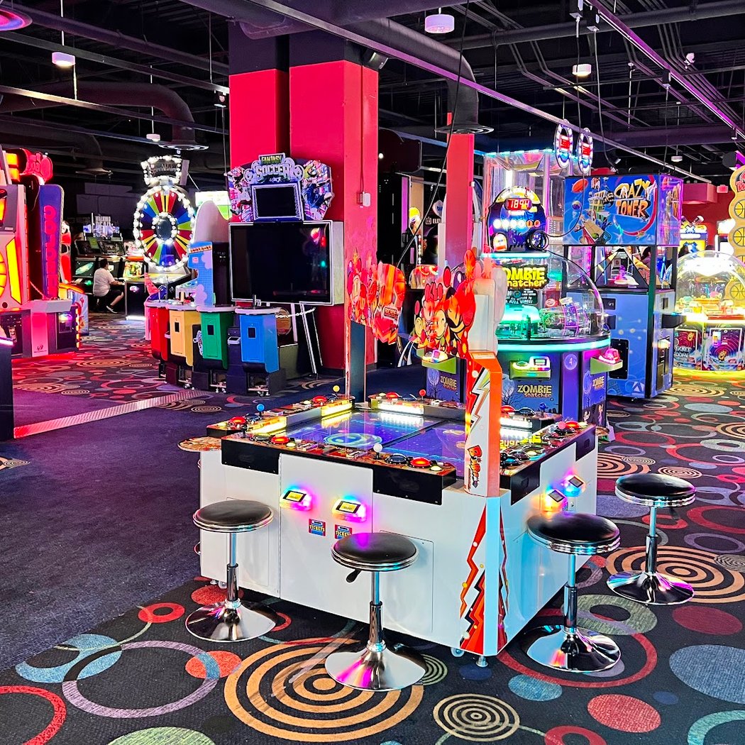 Round1 Bowling & Arcade Eastridge Shopping Center