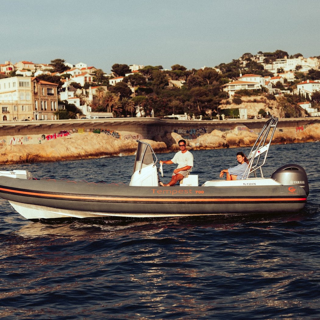 Blue Marine Location : Louer bateau, bouée tractée wake board ski nautique Marseille 13 2
