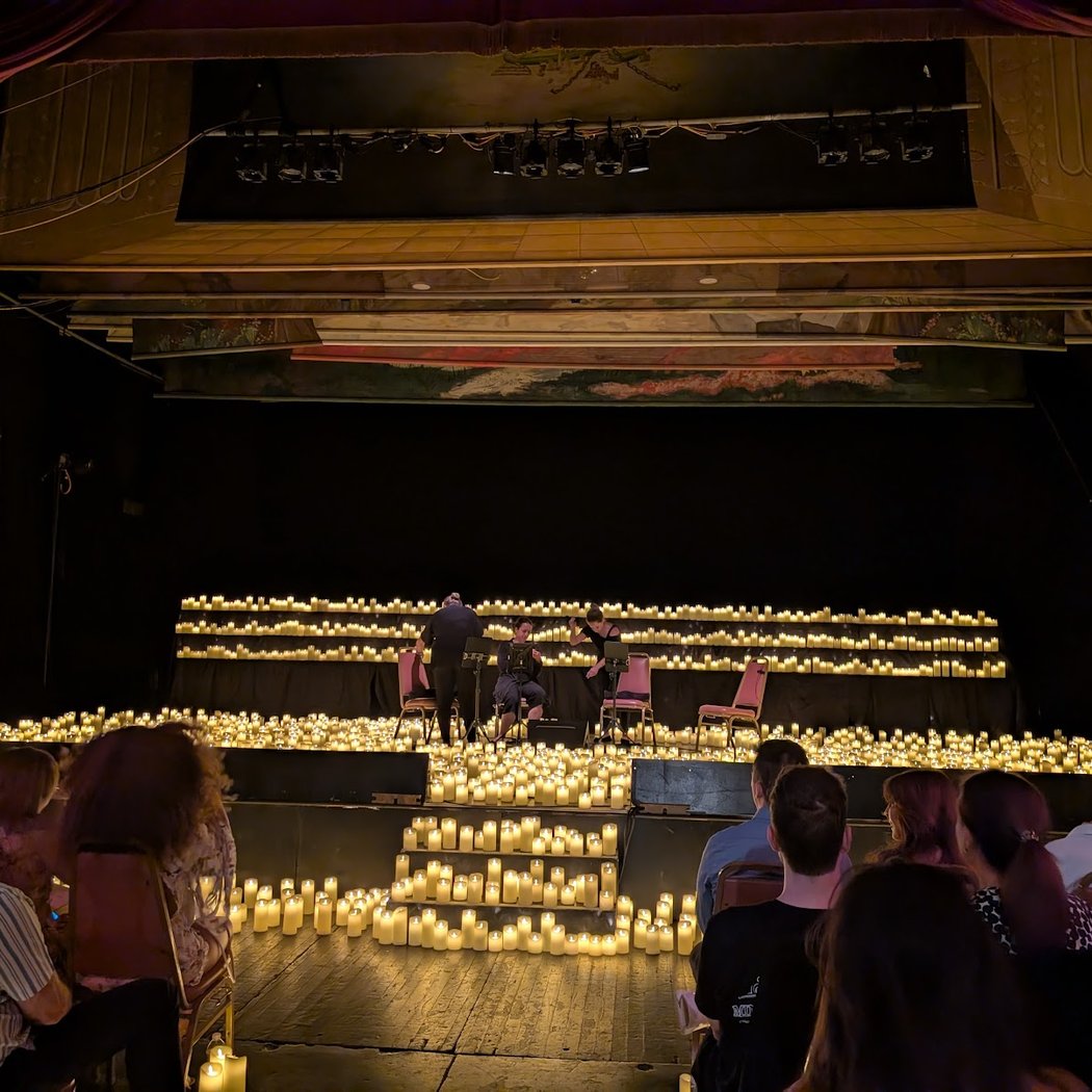 Candlelight: Tribute to Michael Jackson 3