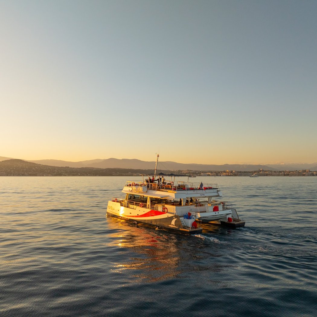AMC Cape Grace Nice - Sorties en mer en catamaran et privatisation dans les Alpes-Maritimes 1