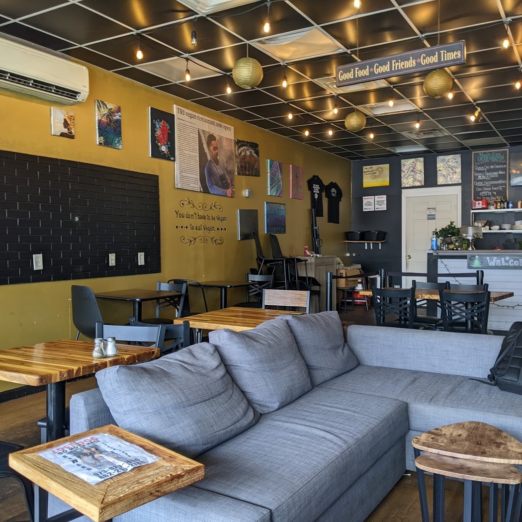 TRI Lounge 2