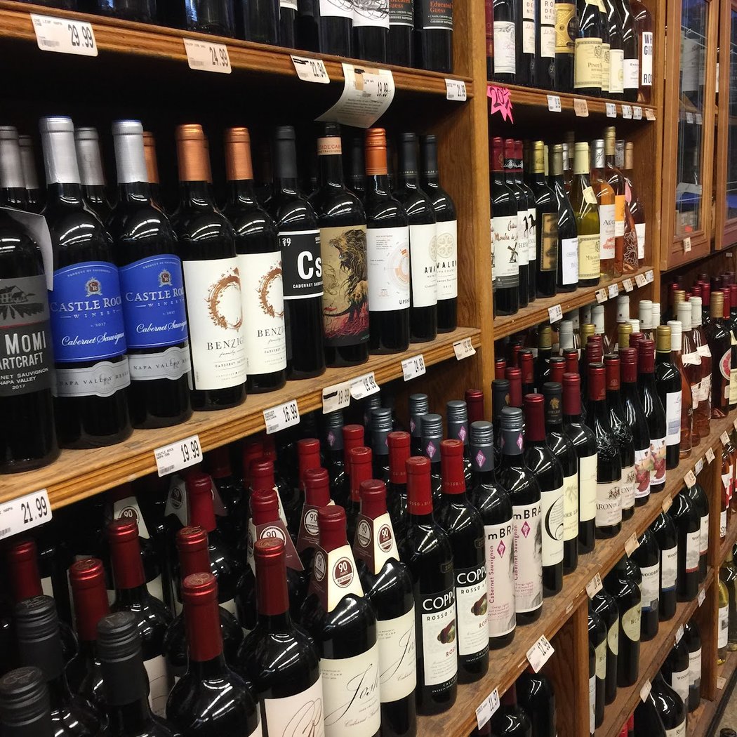 Eason’s Wine & Liquor Store 1