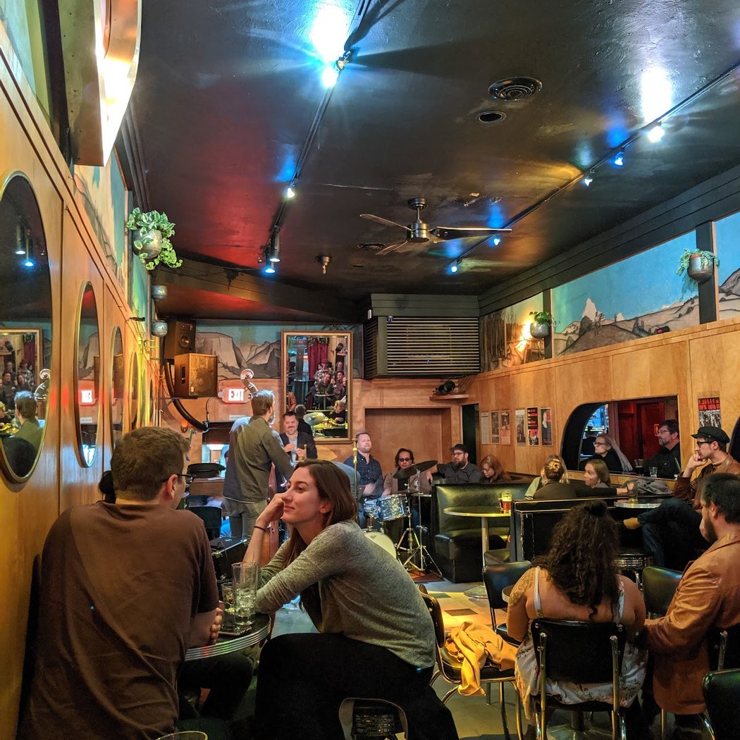 The DeLuxe Live Music | Swell Drinks | Good Times 5