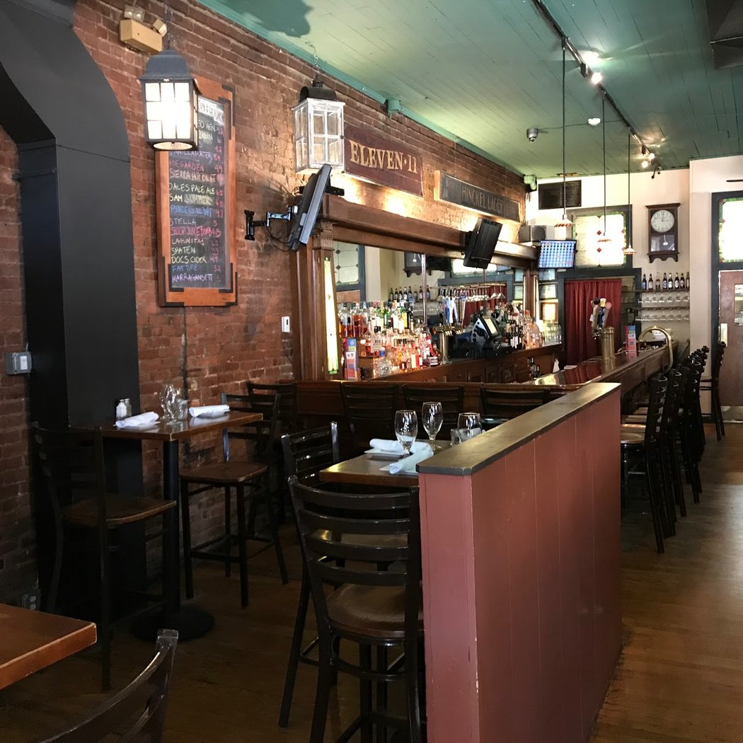 Eleven 11 Grille & Spirits 2