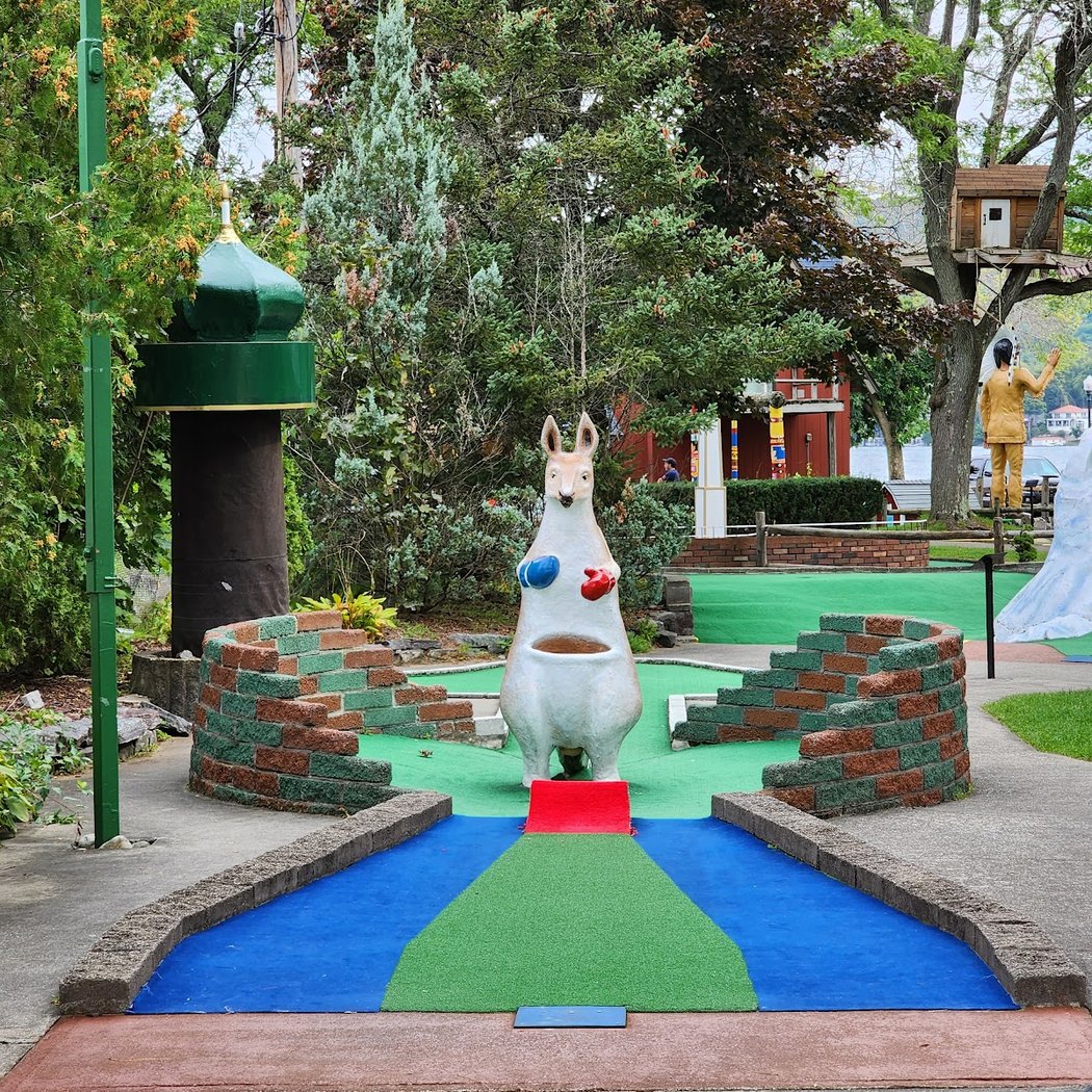 Around the World Miniature Golf 4