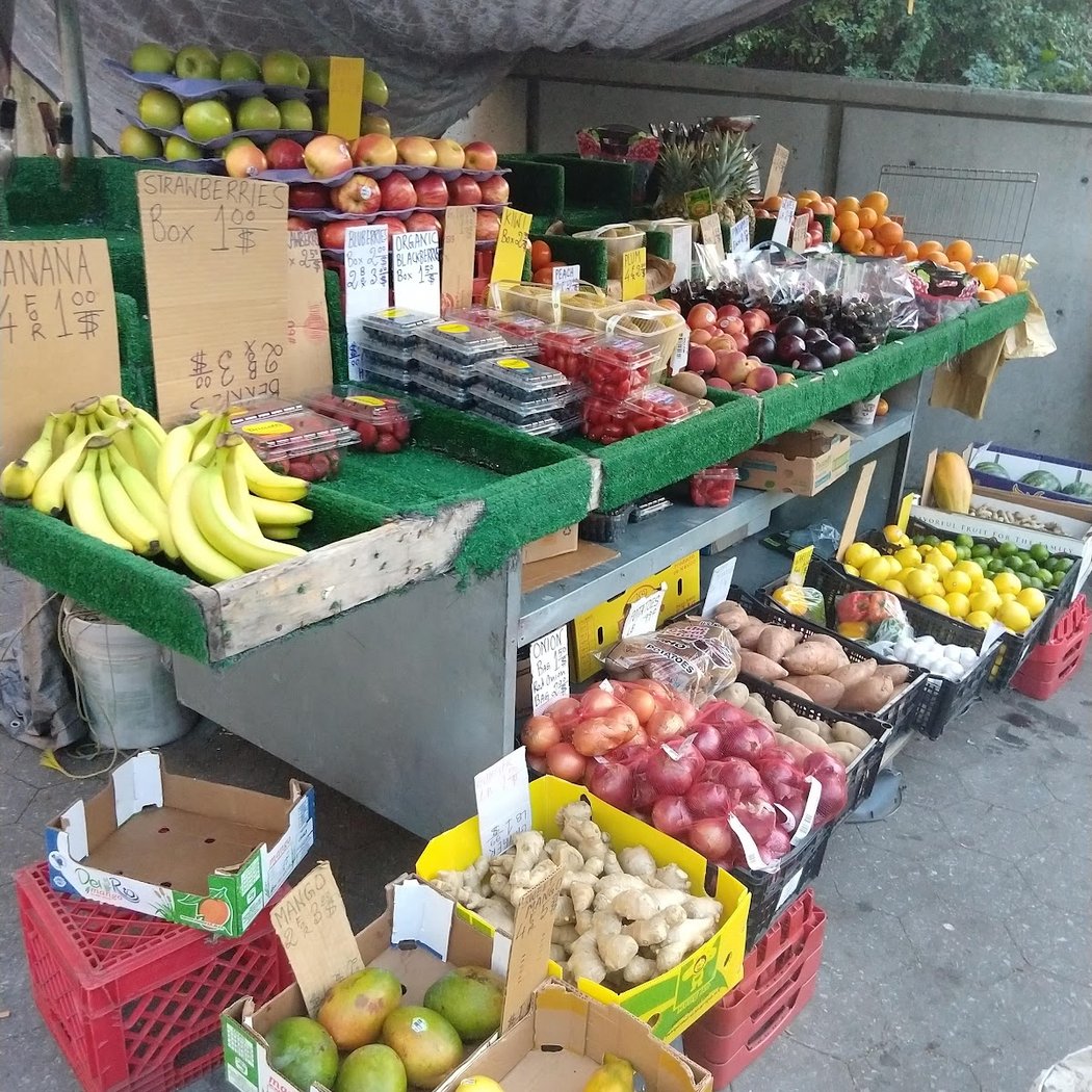 Island Fruit StandEnayat shop 1