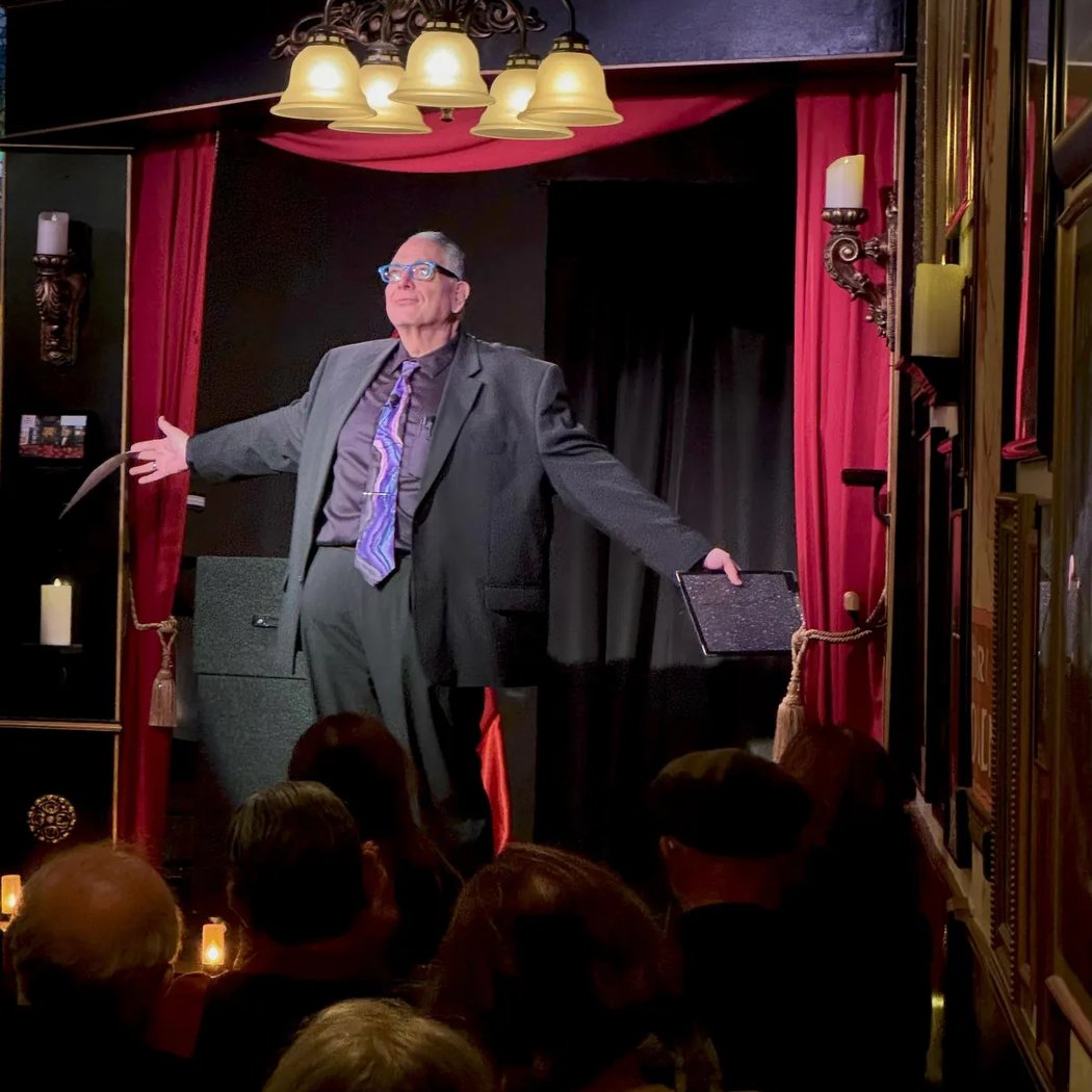 Hank Morfin Magic Show 1