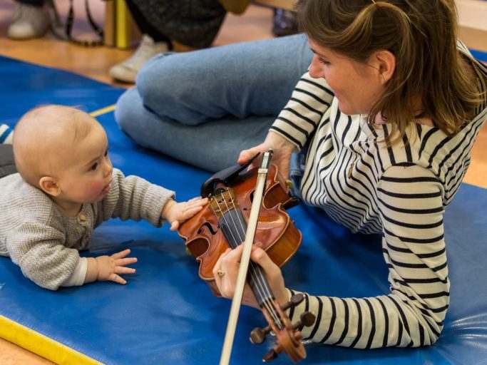 Mélomanes en culotte courte Bébé concert