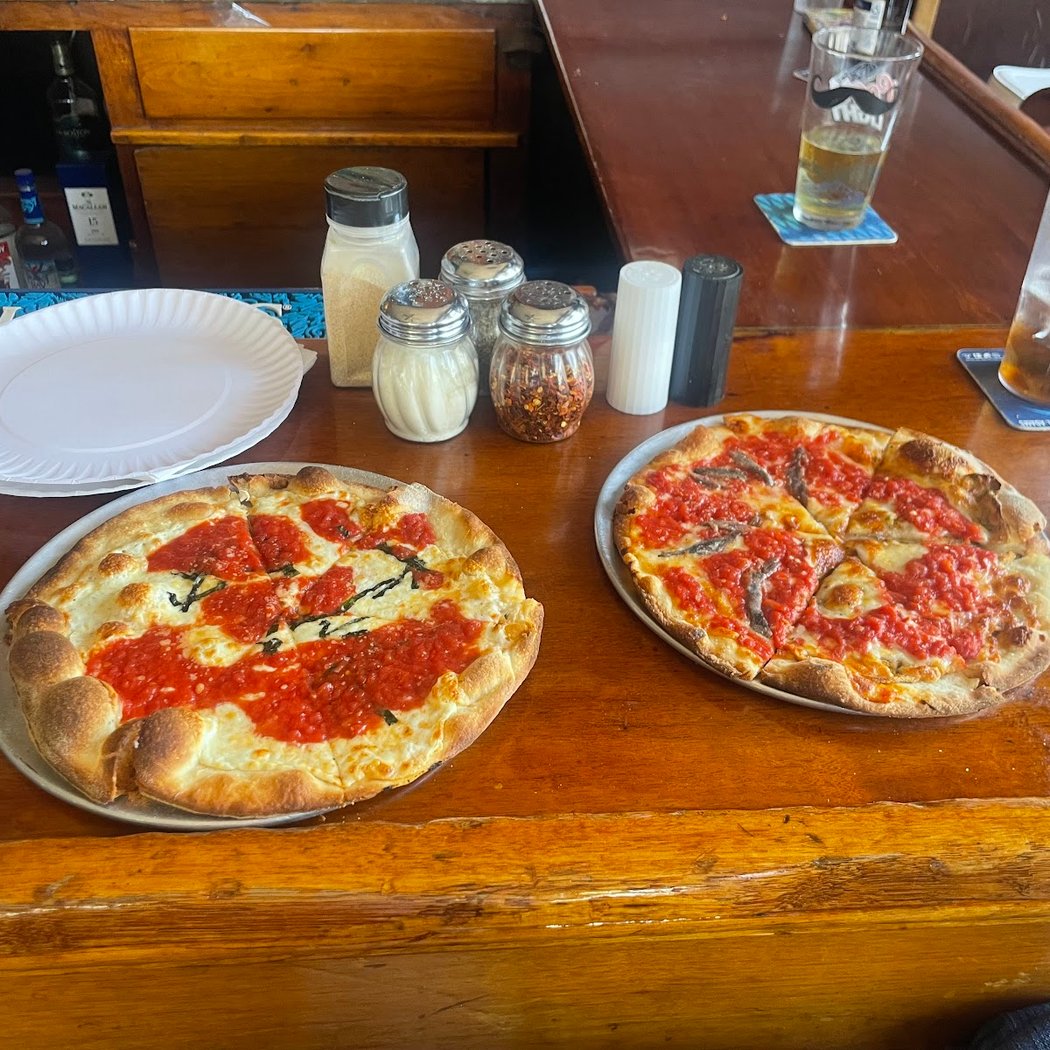 Lee's Tavern 4