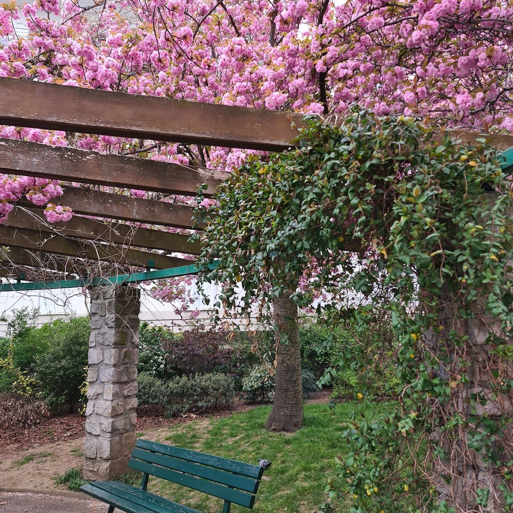 square de la Montgolfière 1
