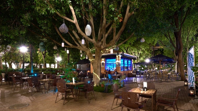 Premier Garden Cocktail Bar 2