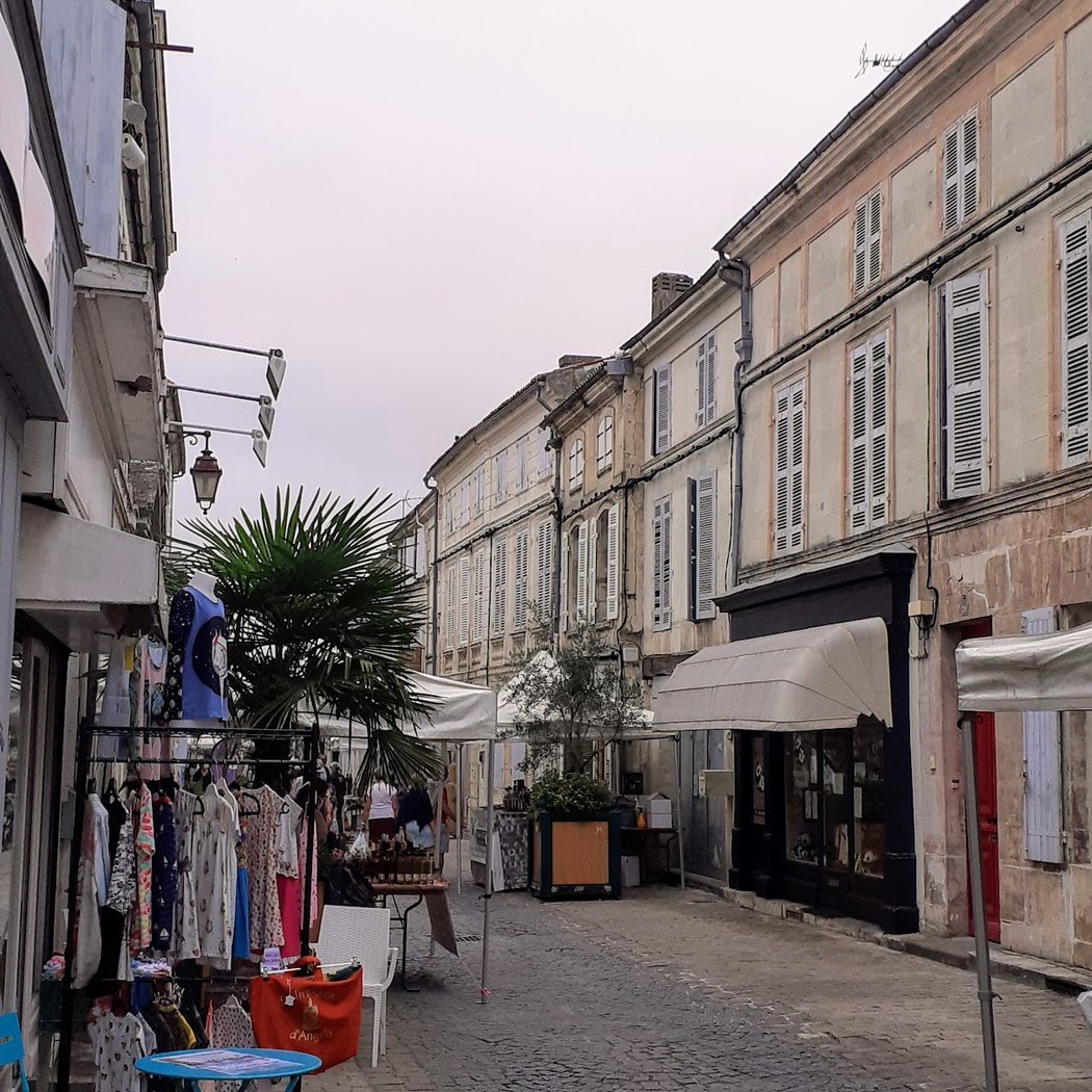 Pl. du Marché 3