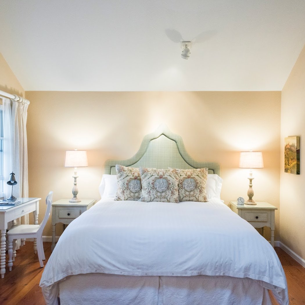Cottage Grove Inn 2