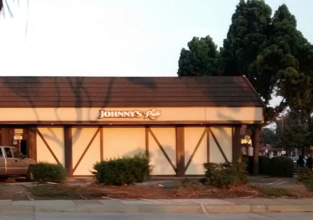 Johnny's Pub 2