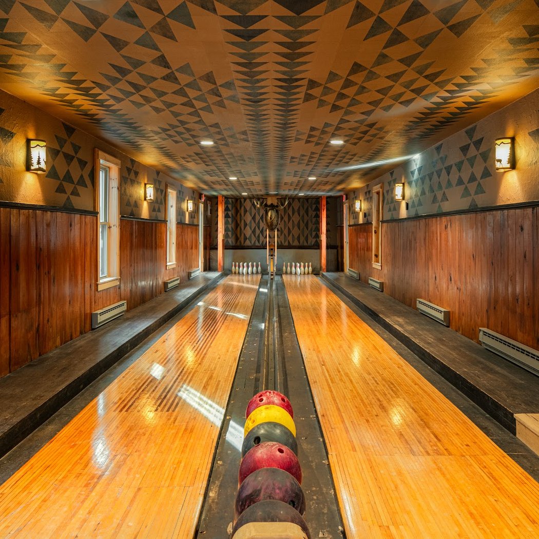 Ralph's Bar & Bowling 1