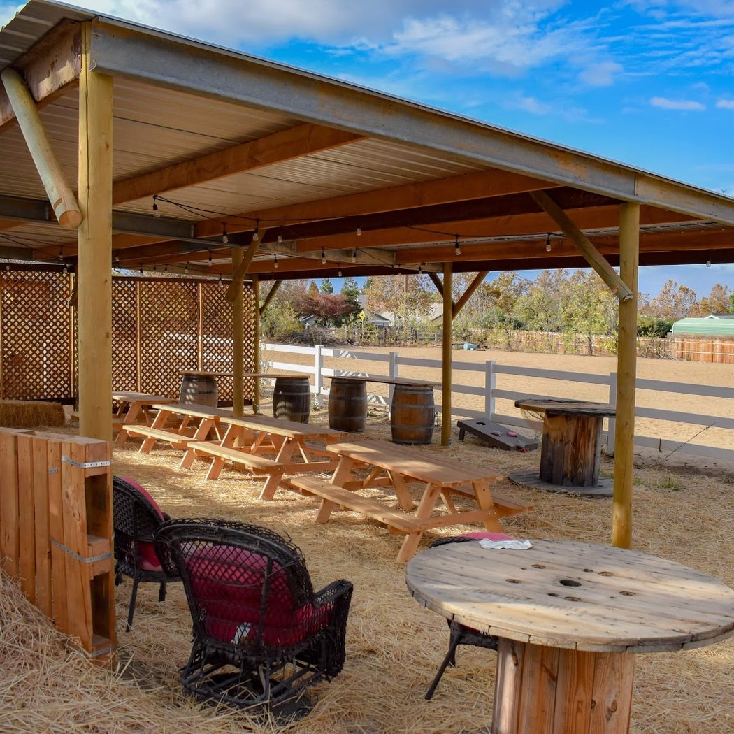 The Dingle Family Farm and Stables 3