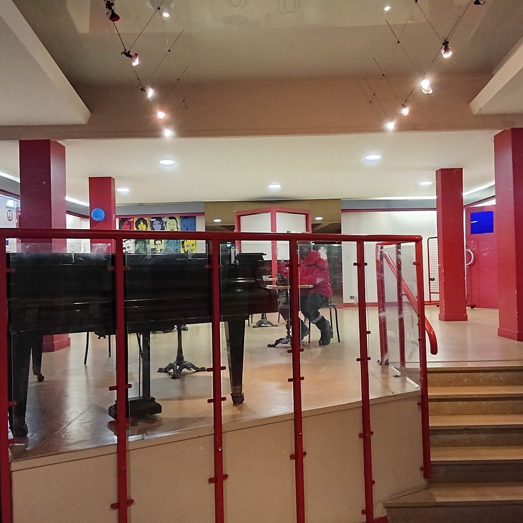 Espace Paul Eluard 4