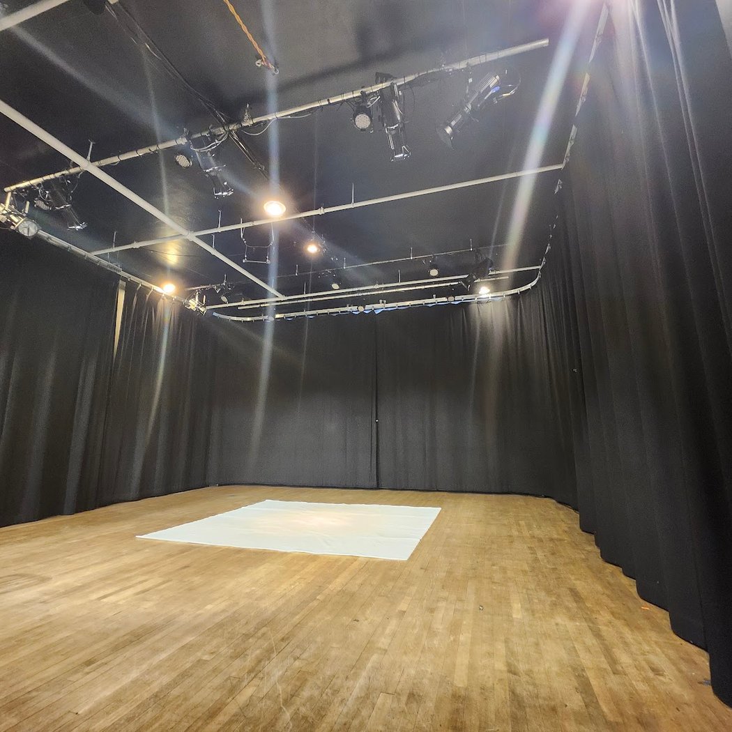 Studio 210 2