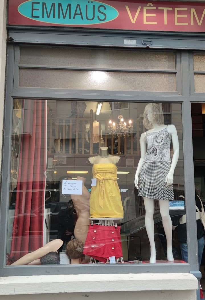 FRIP'ATTITUDE EMMAÜS VÊTEMENTS 2