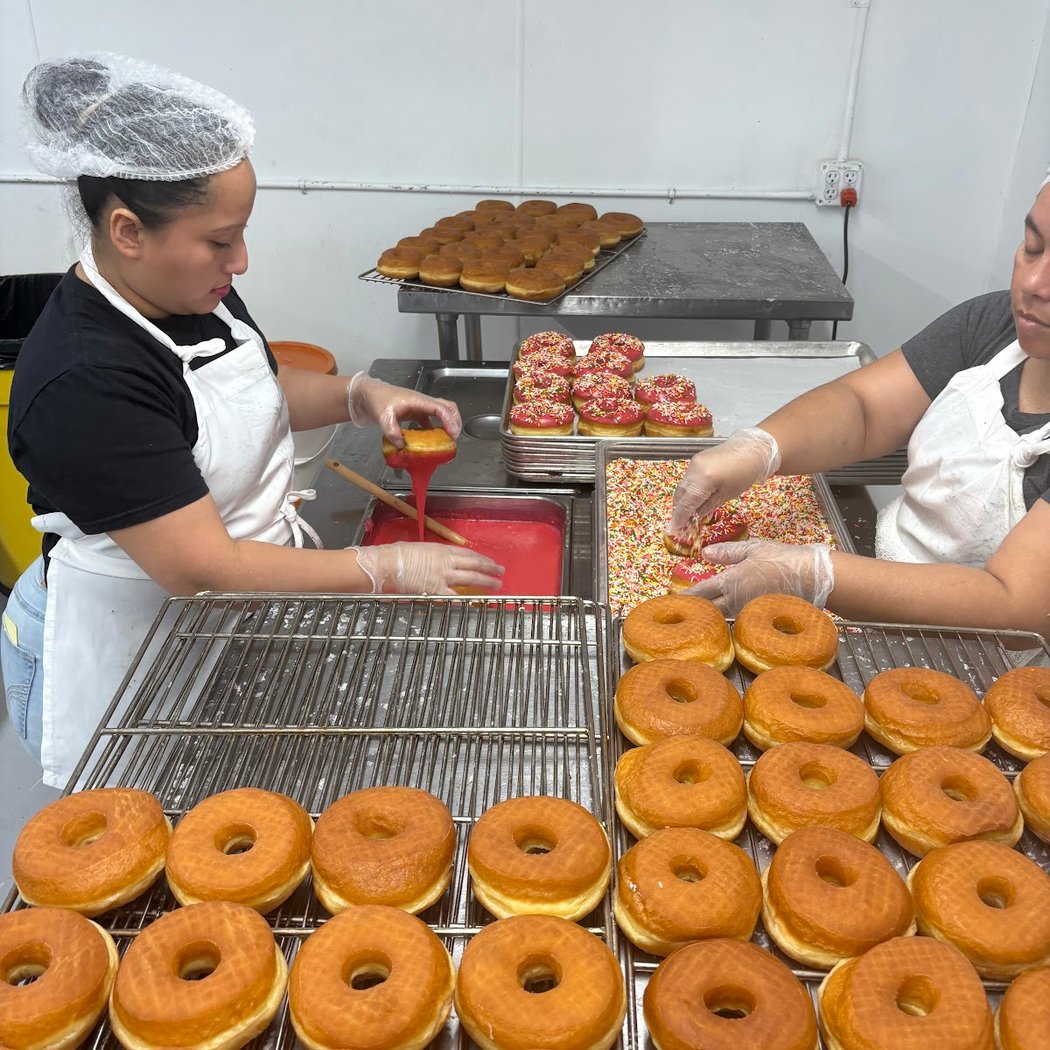 Grand Opening of Randy's Donuts 3