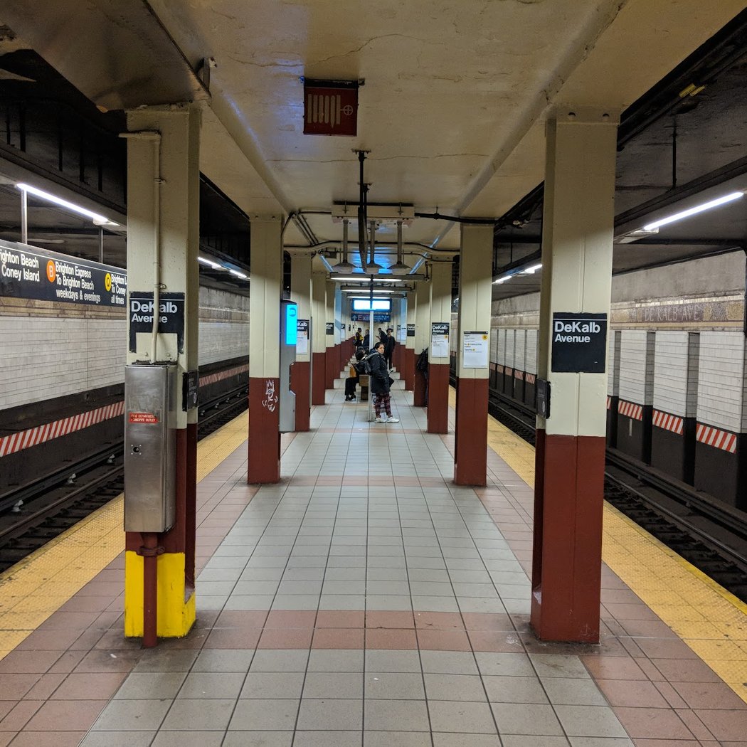 DeKalb Av 2