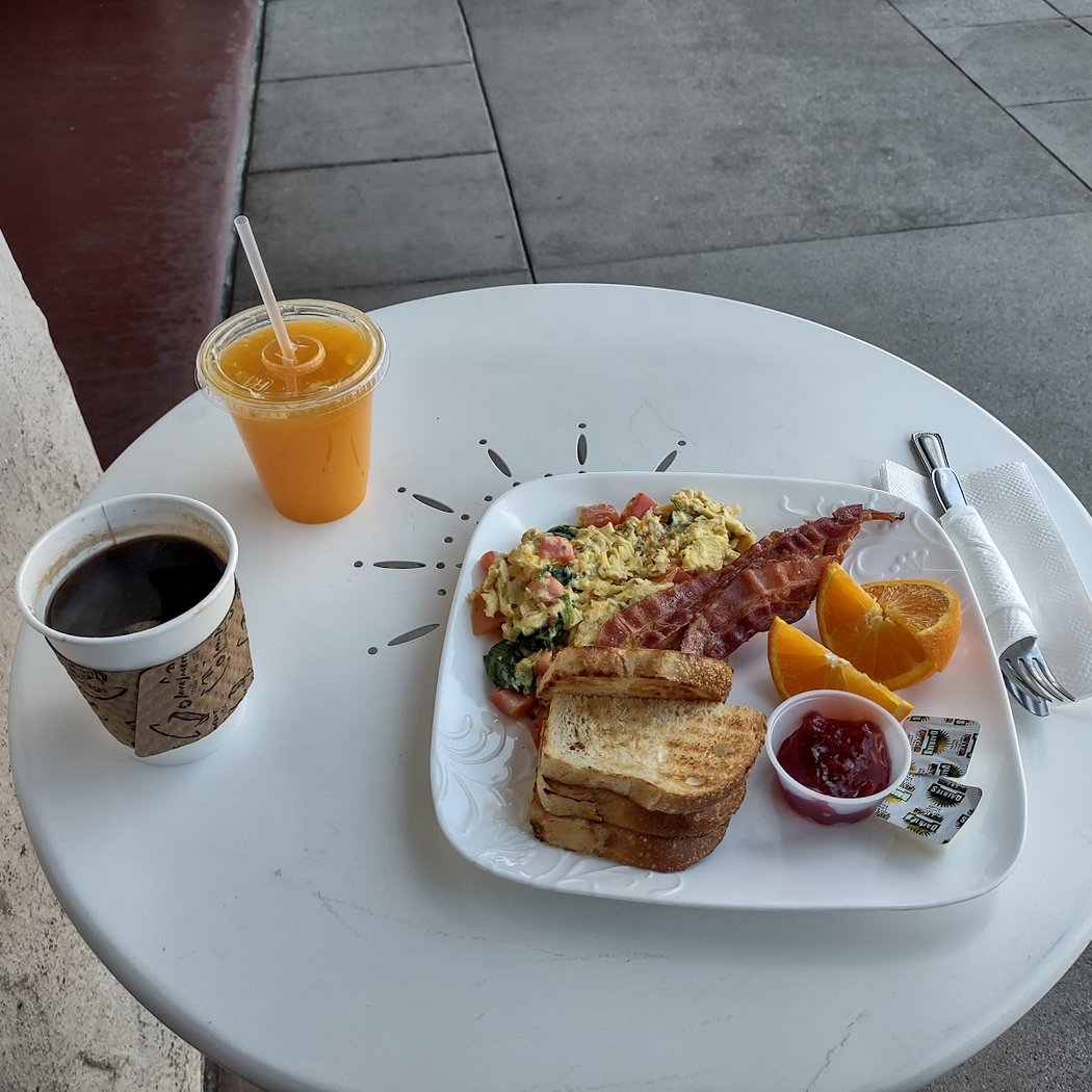 Le Croissant Cafe 3