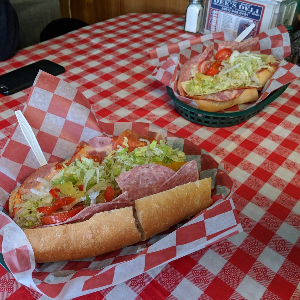 Dee's Deli 3