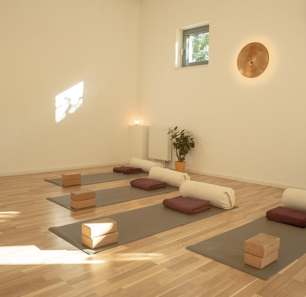 Aperol Yoga 3