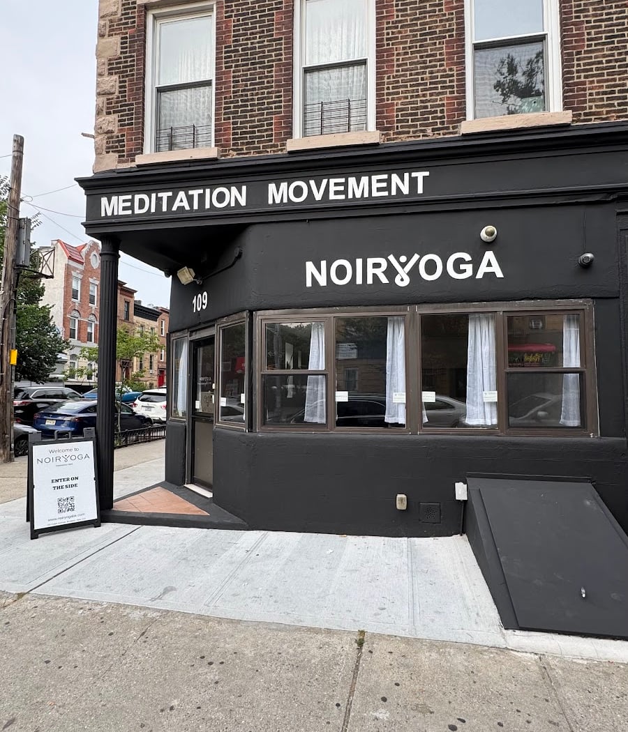 Noir Yoga 2