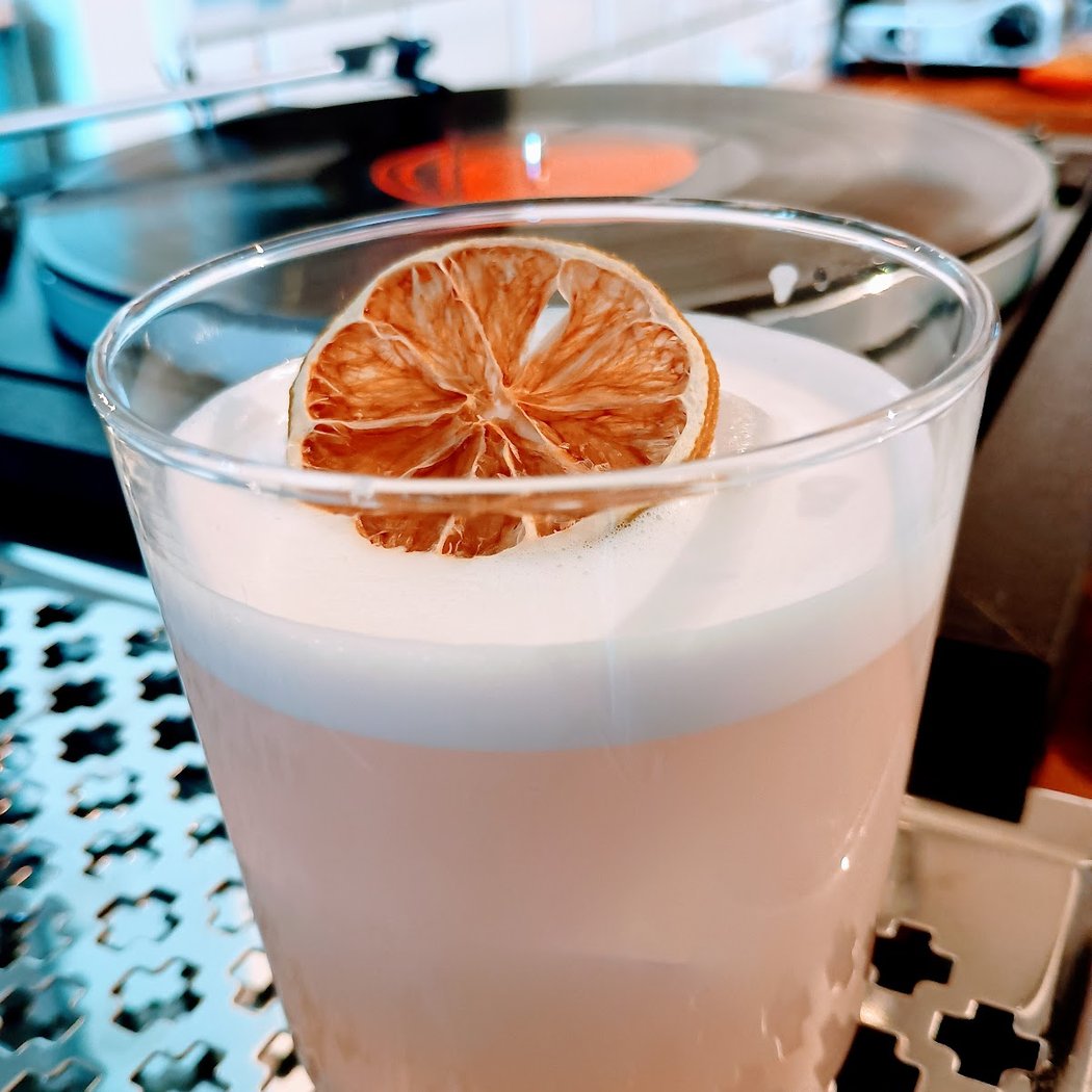 FUNHOUSE Cafe Vinyl & Vinbar