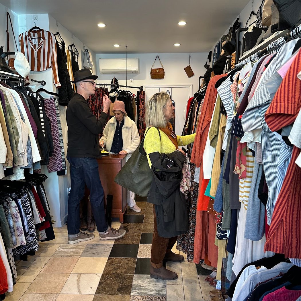 Annie's Thrift & Vintage 3