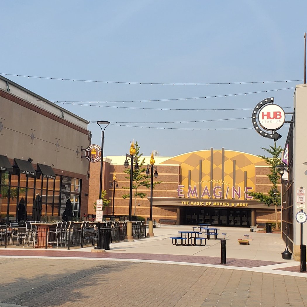 Twelve Mile Crossing at Fountain Walk 1