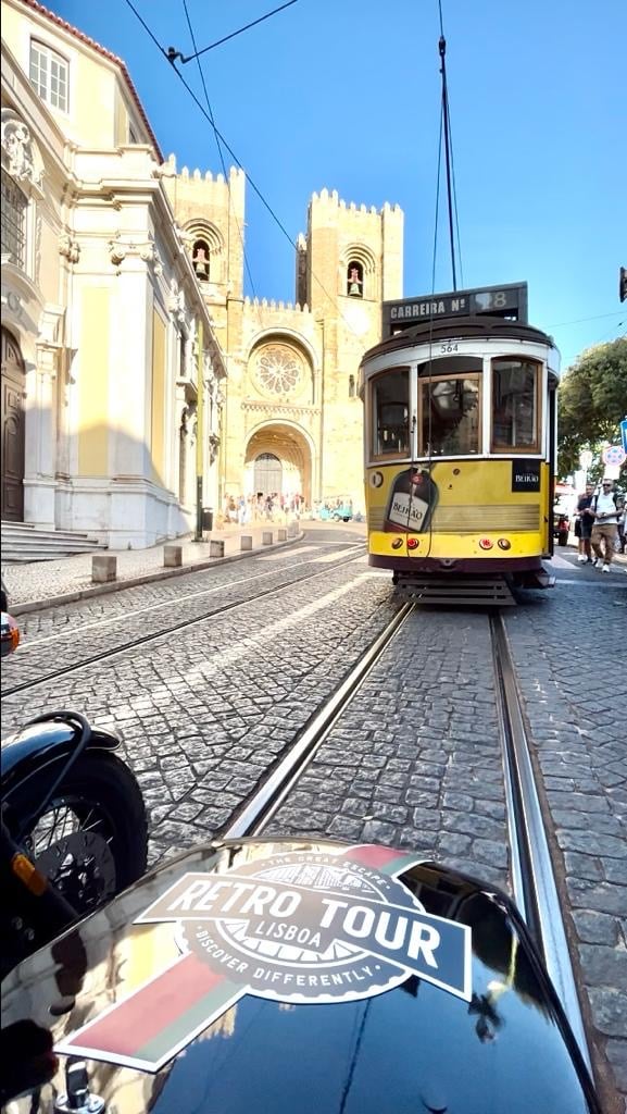 Retro Tour Lisboa Sidecar Excursion 3