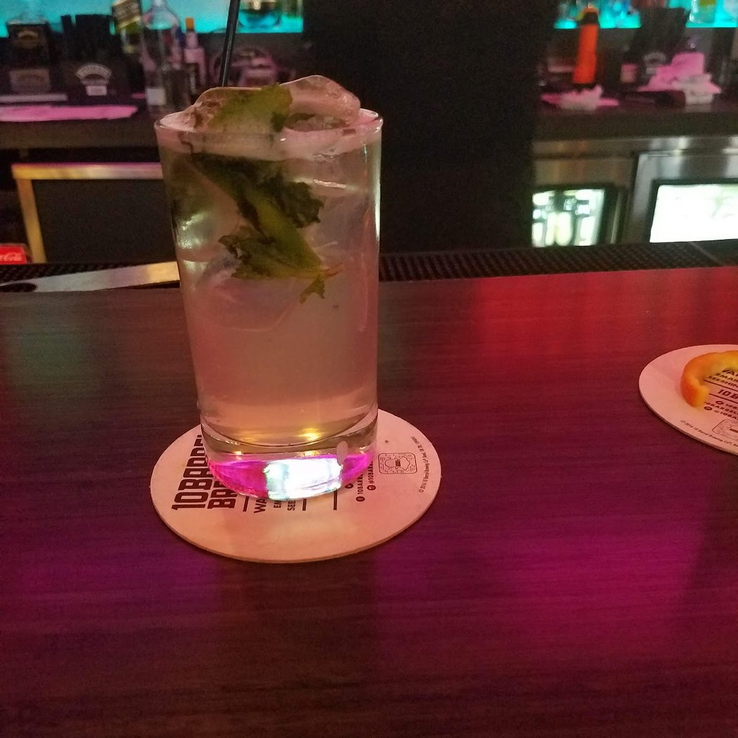 L Bar & Lounge 3