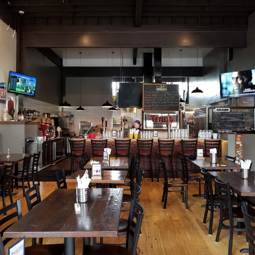 Barclay's Restaurant & Pub 4