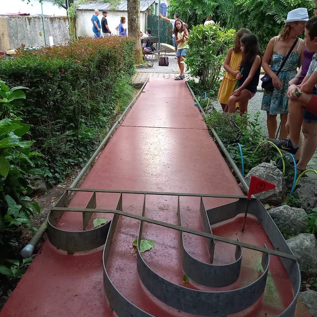Miniature Golf Imperial and rollerblading station 2