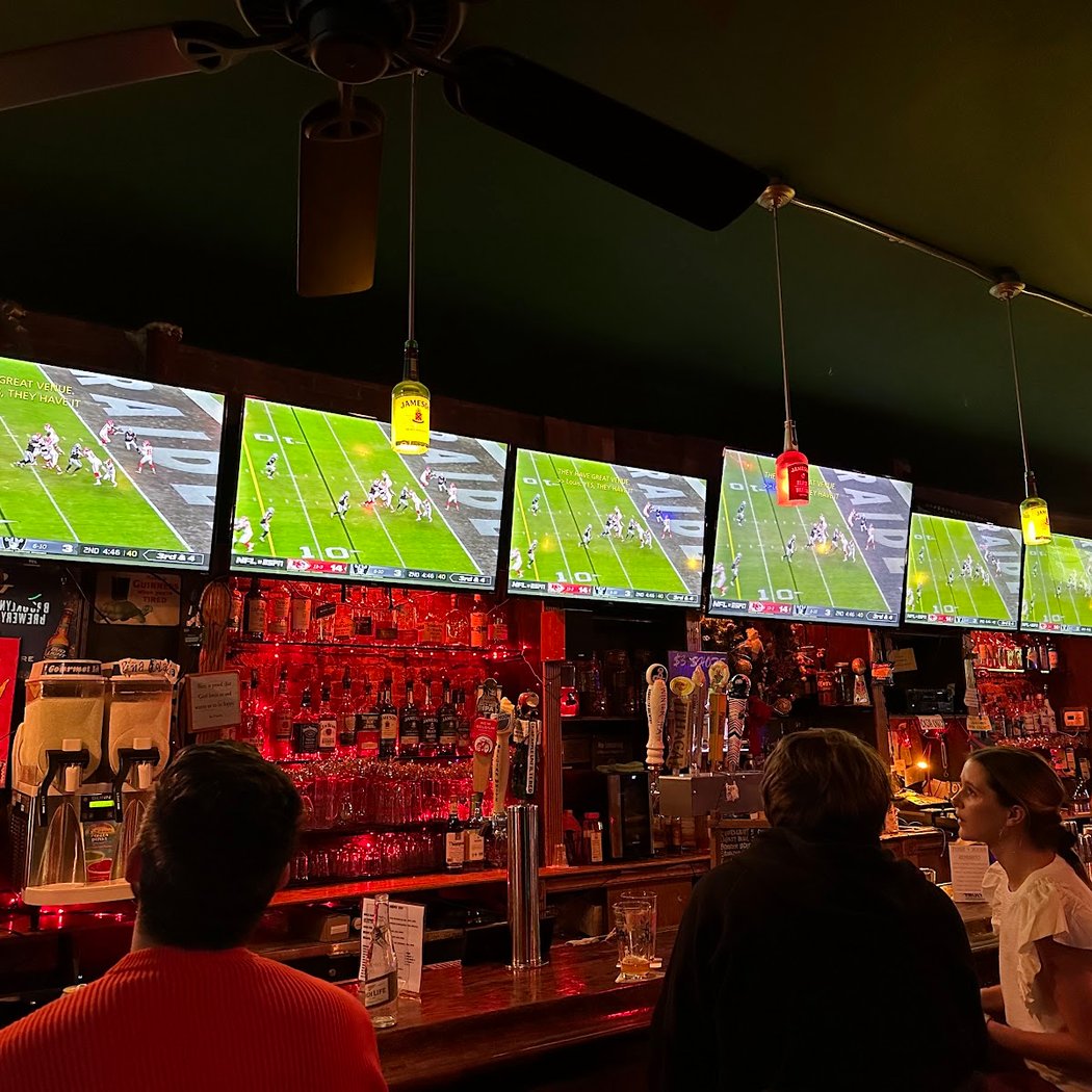 Game Day Specials at Redd’s Tavern 1