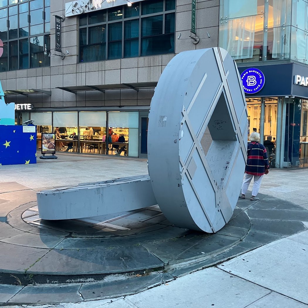 Queens Crossing Sculpture 2