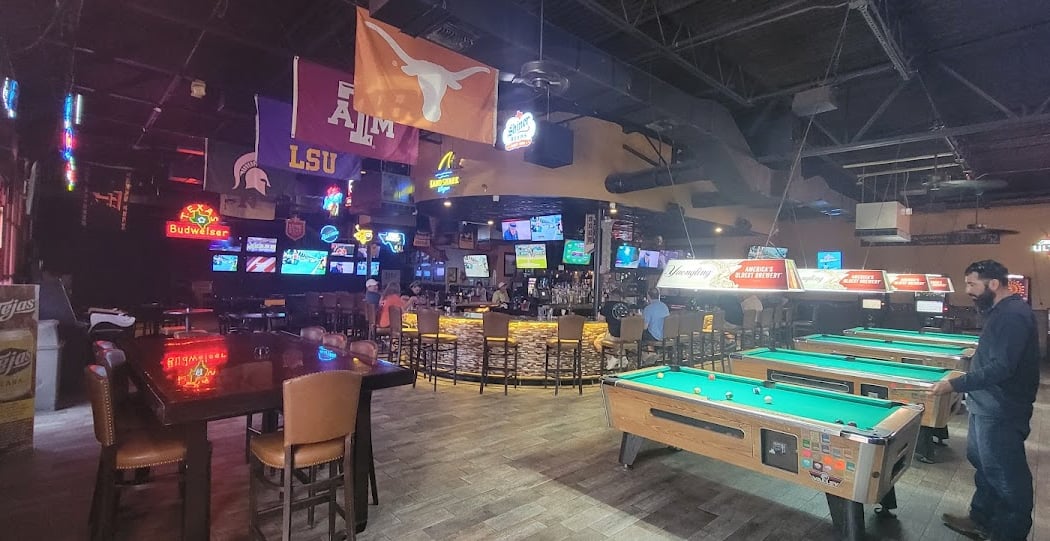 Pennison's Sports Pub 1
