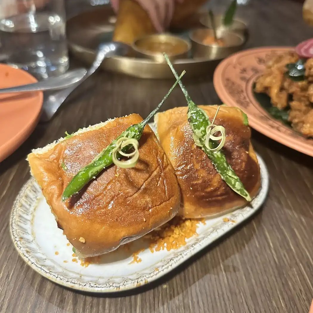 Parle Vadapav Samrat 1