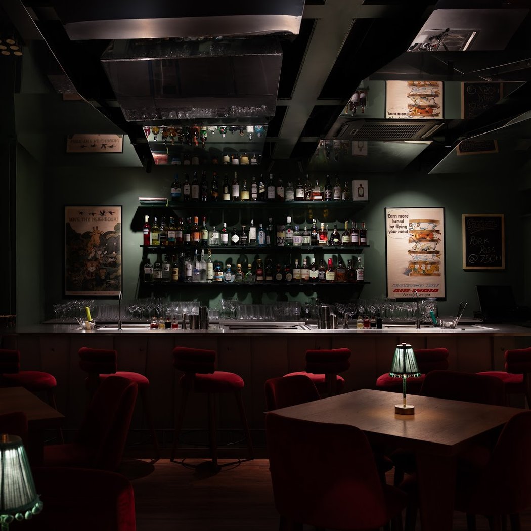 Bar Cameo 1