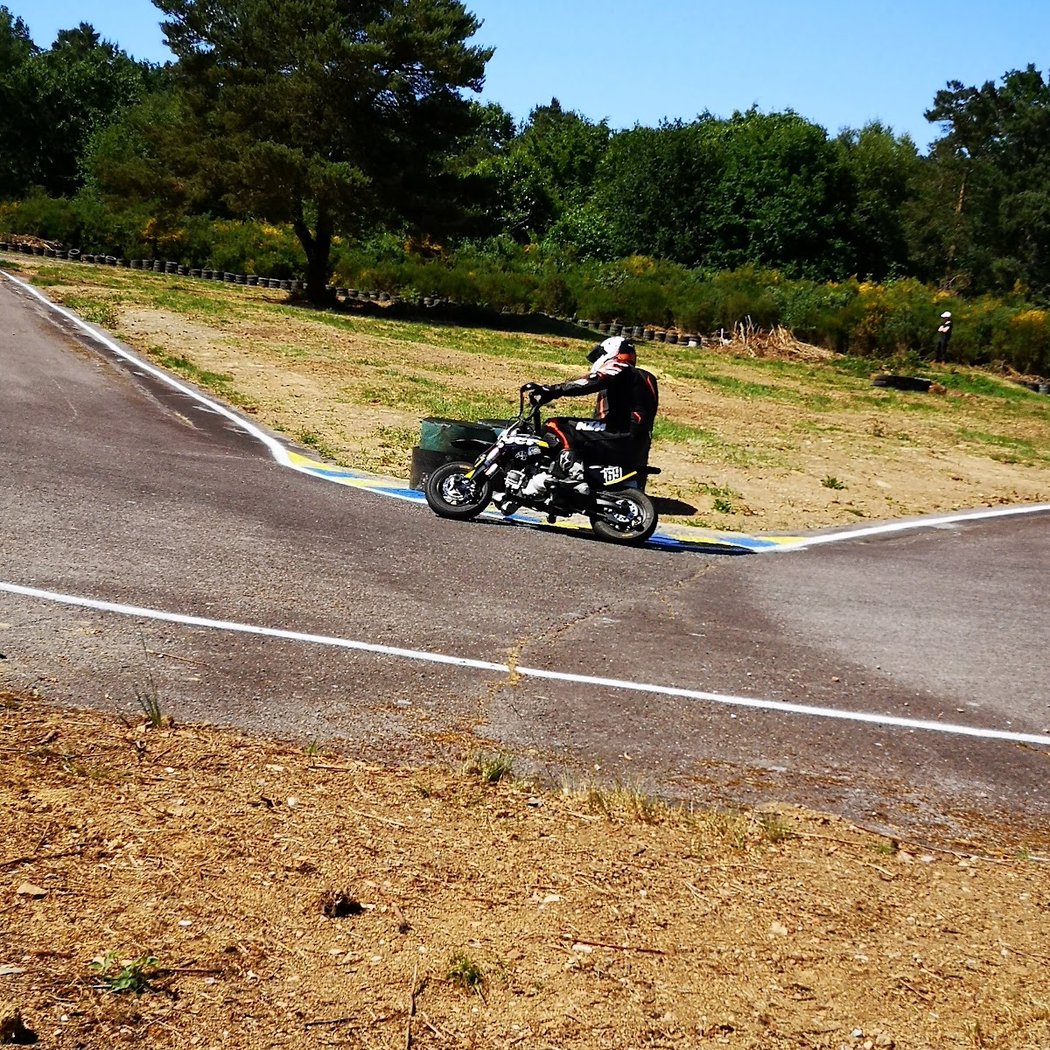 Pilotage moto sur piste 3