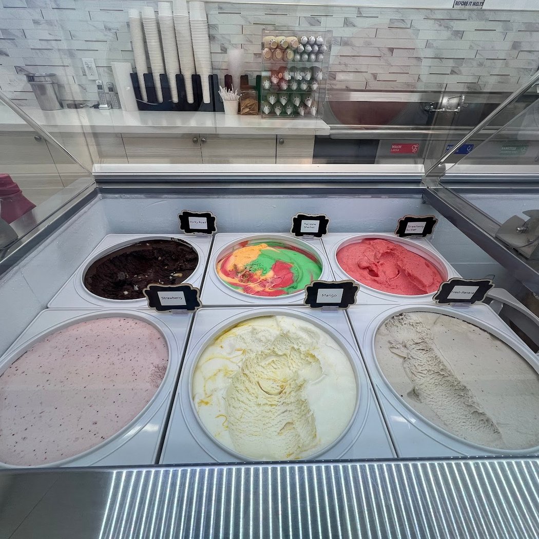 Happy Scoops Ice Cream 3