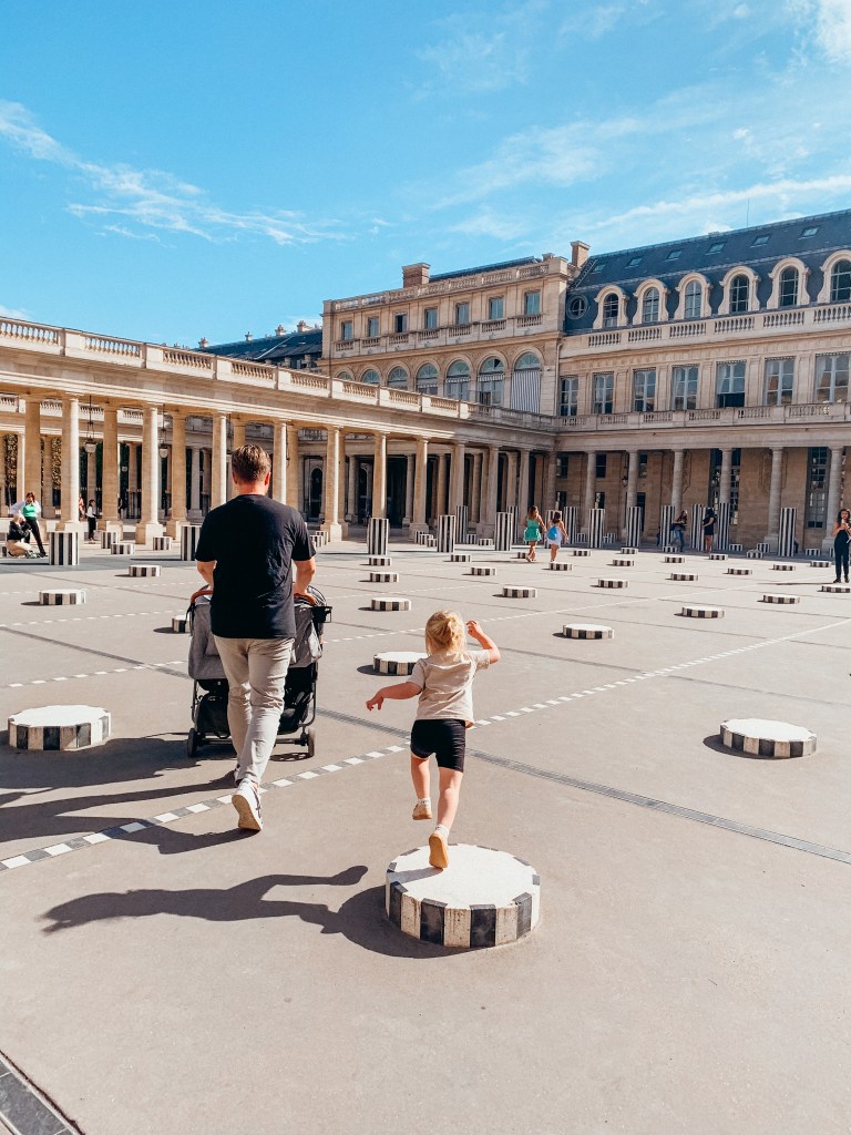 Colonnes de Buren/Les Deux Plateaux 3