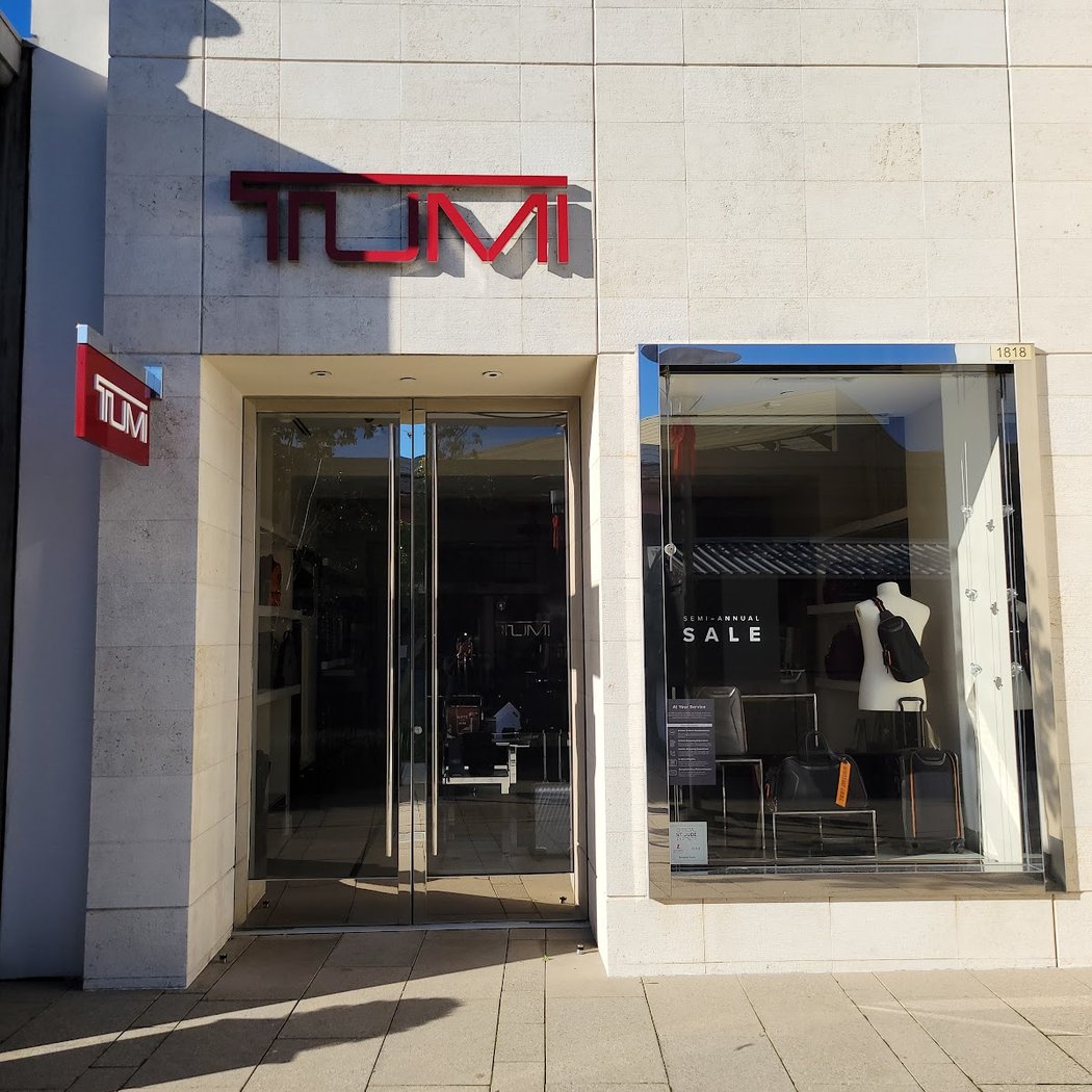 TUMI Store - Corte Madera 2