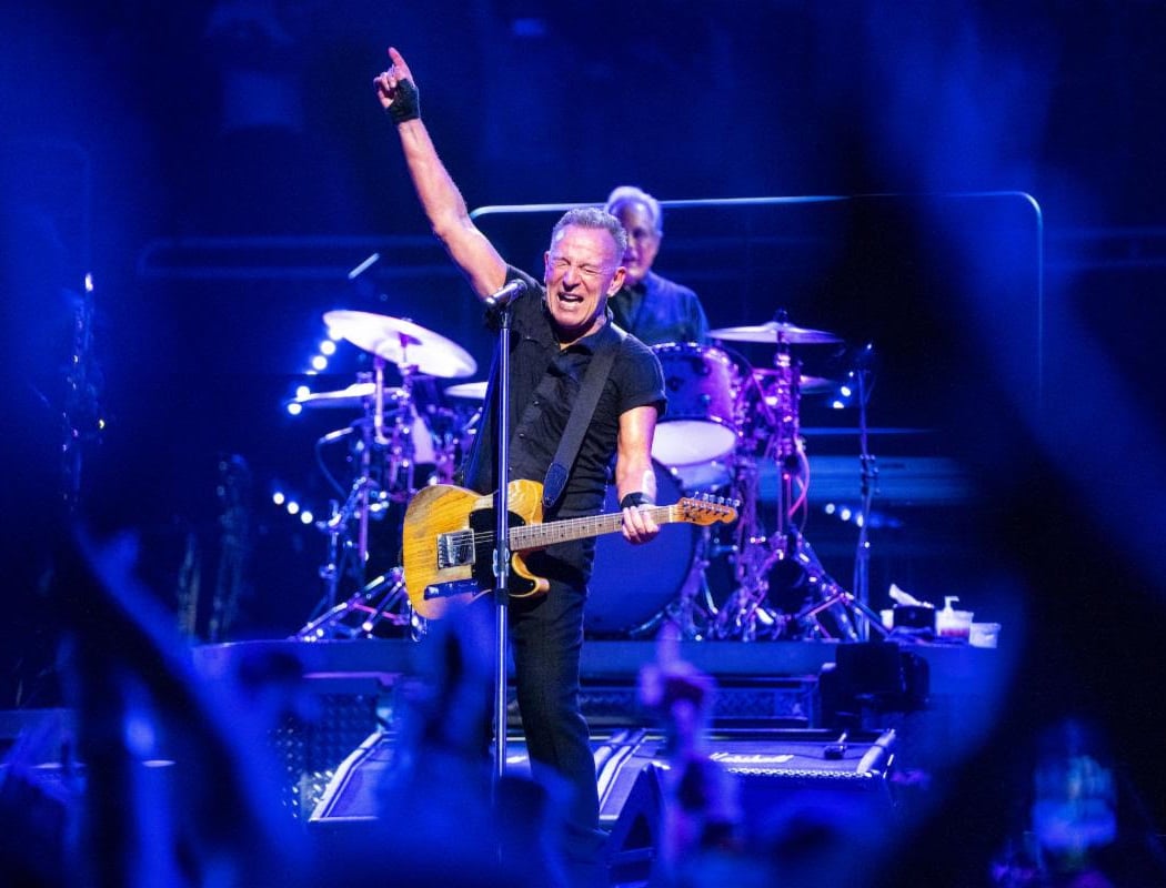 Bruce Springsteen and The E Street Band - Land of Hope & Dreams American 1