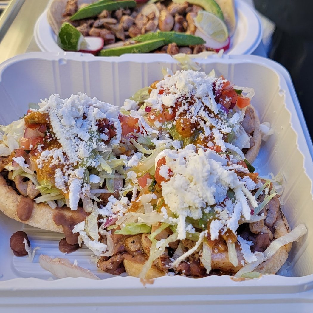 Los Triki Takos Mariscos y Tacos 2