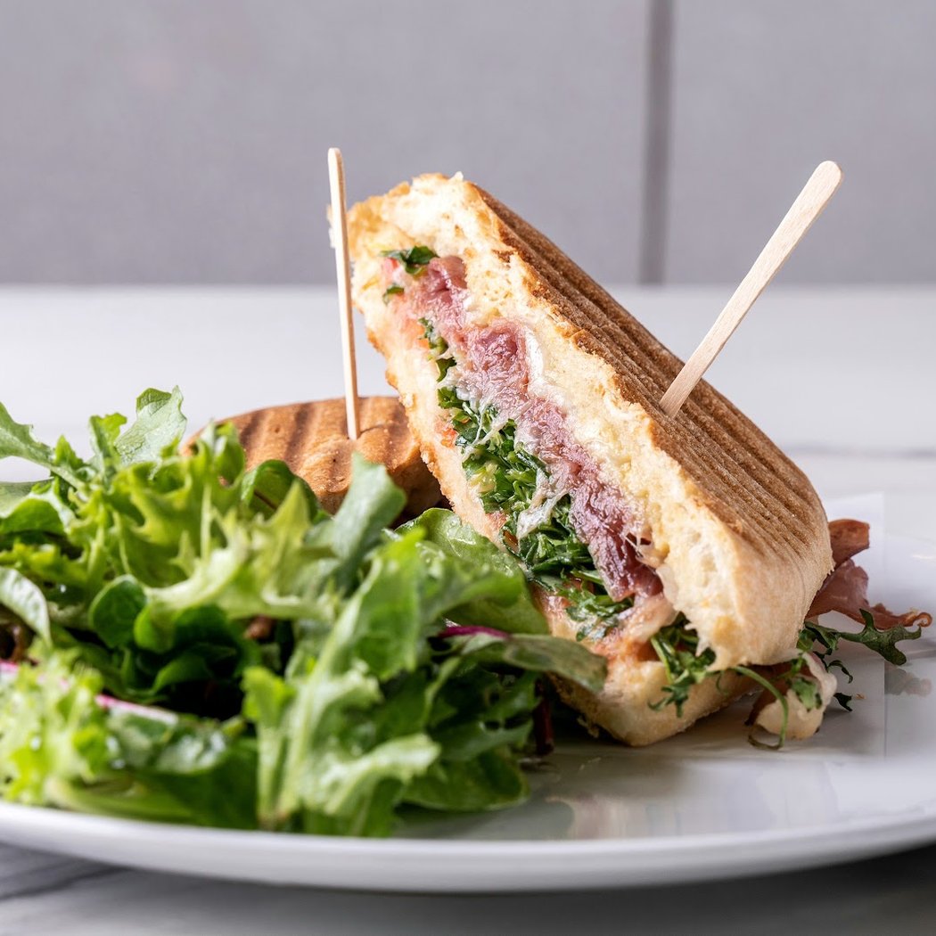 Bocado: Un Petit Bistro 1