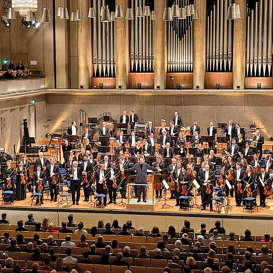BRSO: Rattle – Bach, Beethoven 1