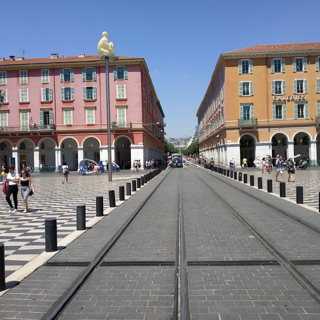 Place Massena 2